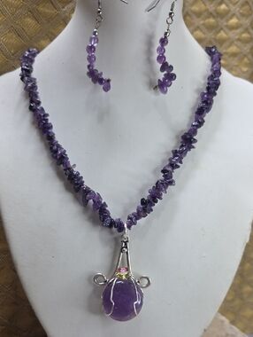 Purple Amethyst Chip Necklace with Pendant and Matching Earrings